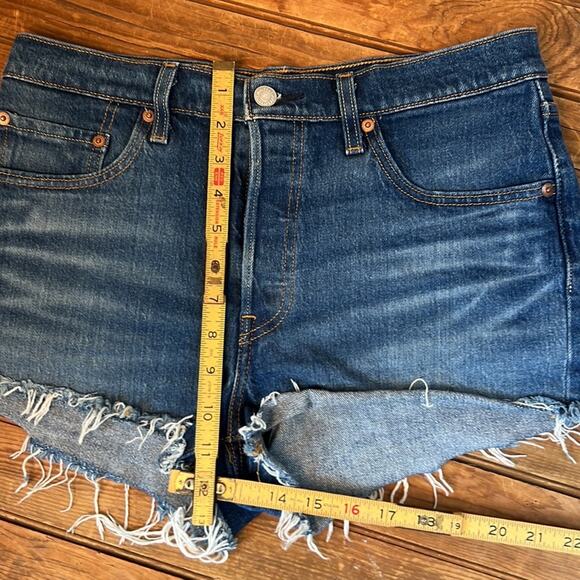 Women’s Levi 501 button fly jean denim shorts cut off size 28 - Picture 5 of 7